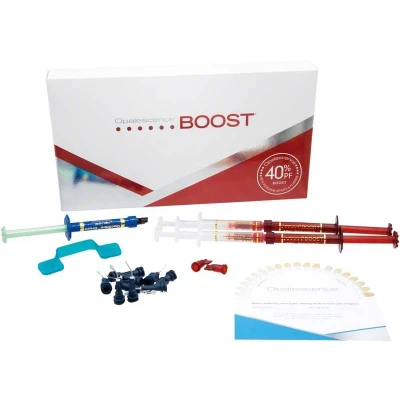 Abbildung von Opalescence Boost PF Patient Kit 2 x 1,2 ml Spritze Boost/Activator, OpalDam Green, IsoBlock, 10 Black Mini Tips, 1 Farbschlüssel