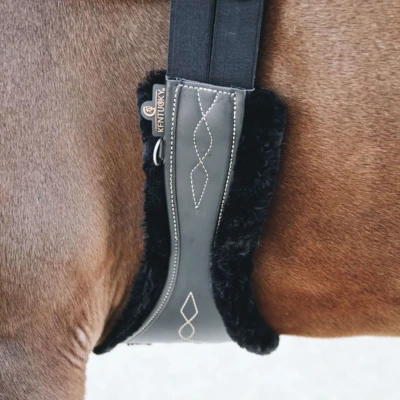 Abbildung von Kentucky Sattelgurtschoner Sheepskin Anatomic Schwarz 125cm