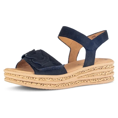 Abbildung von Gabor Keilsandalette, Sommerschuh, Riemchensandale mit praktischen Klettverschlüssen