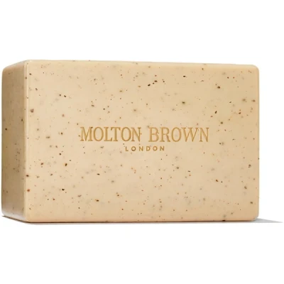 Abbildung von Molton Brown Peeling Men ReChare Black Pepper Bodyscrub Bar r 250 g Für Männer