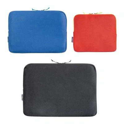 Abbildung von Tatonka Air Mesh Pocket Set (3 Stück) drei flach und leicht gepolsterte Netztaschen in Größen zum Verstauen von Kleidung Elektronik im Koffer oder Reiserucksack