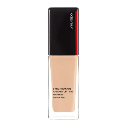 Abbildung von Shiseido Foundation Synchro Skin Radiant Lifting 220 Linen 30 ml