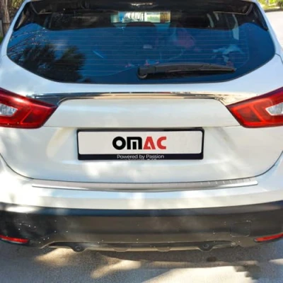 Abbildung von OMAC Ladekantenschutz Stossstangenschutz Heckstossstange kompatibel mit Nissan Qashqai J11 2013 2016 Auto Innen Zubehör Kofferraum Kratzschutz Selbstklebend Abkantung Matt Chrom Gebürstet