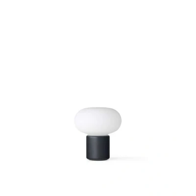 Abbildung von New Works Akkuleuchte Karl Johan, cold black, IP65