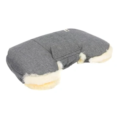 Abbildung von babycab Lammfell Handwärmer Saana grau für Kinderwagen &amp; Buggys mit integrierter Tasche Anbringung über Druckknopfverschluss wasser und windabweisend