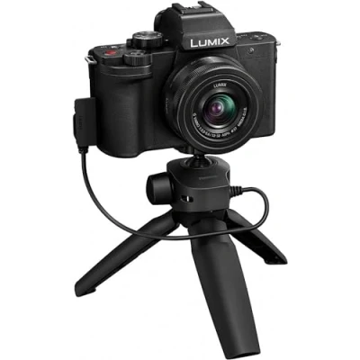 Abbildung von Panasonic LUMIX DC G100VEB K Vlogging Kamera mit G Vario 12 32 mm f3.5 5.6 und SHGR1 Stativgriff