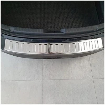 Abbildung von teileplus24 AL145 Ladekantenschutz Aluminium kompatibel mit Mazda 3 Limo 2019 , Farbe:Silber