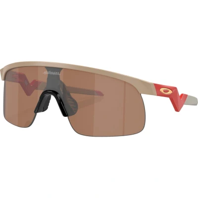 Abbildung von Oakley Kind OJ9010 RESISTOR 901017 Gläser SONNENBRILLEN O_matter Braun Maske Normal Prizm
