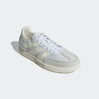 Abbildung von adidas Performance Predator Freestyle Indoor Fußballschuh Multinocken, Herren, Größe: 39 1/3, White/off white/gold Schuhe