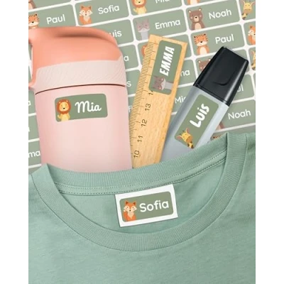 Abbildung von melu kids® Namensaufkleber für Kinder Kleidung &amp; Gegenstände (180 Stück) Kita/Schule Namensschilder waschmaschinenfest und personalisiert (grün)