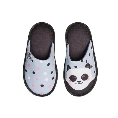 Abbildung von Dedoles Hausschuhe Damen Herren &amp; Kinder Memory Foam viele lustige Designs Einhorn Musik Regenbogen Comics Spiele Geschenk, Farbe: Glückseliger Panda, Gr.: 32 33 EU