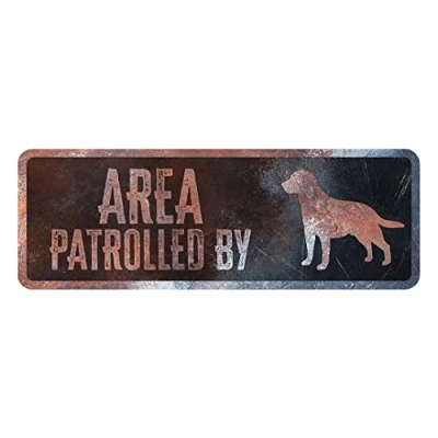 Abbildung von D&amp;D Home, Warnschild Achtung am Hund, 40 x 13 0,3 cm, englische Version, schwarzer Hintergrund, aus Metall, rostbeständig, mit lustigem Text
