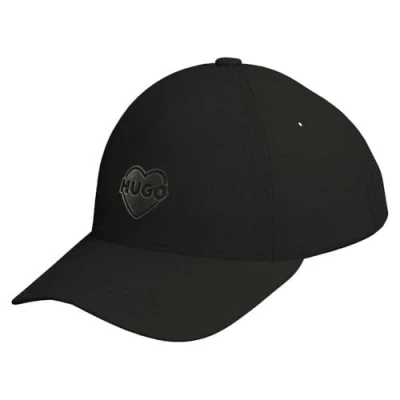 Abbildung von HUGO Fitted Cap &quot;Cara VALENTINE&quot;, mit Metalllogo in Herzform, verstellbarer Verschluss