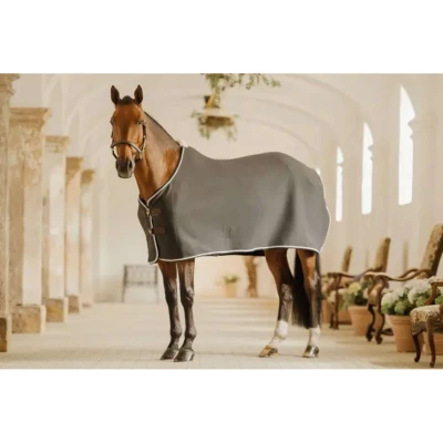 Abbildung von Kentucky Horsewear Fleecedecke Show Vegan Wool Grau 155/206 Agradi.deVerkauft von Agradi
