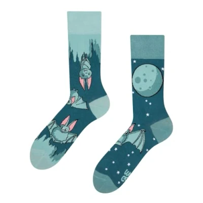 Abbildung von Dedoles Socken Unisex Damen Herren &amp; Kinder Baumwolle viele lustige Designs 1 Paar Geschenk links rechts verschieden, Farbe Türkis, Motiv Fledermäuse in der Nacht, Gr. 35 38