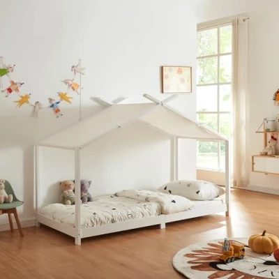 Abbildung von [en.casa] Kinderbett Brome Hausbett 90 x 200 cm Jugendbett Bettenhaus Spielbett mit Lattenrost und Abnehmbarem Stoffdach Montessori Bett aus massiver Kiefer Bettgestell Holz Weiß