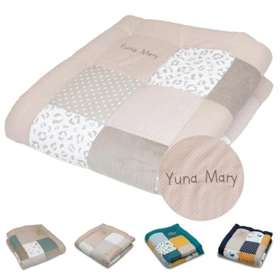 Abbildung von ULLENBOOM Krabbeldecke für Baby mit Personalisierung, 100% OEKO TEX Materialien, Leo 120x120 cm Babydecke Namen und Datum, ideal als Spieldecke personalisiertes Geschenk zur Geburt