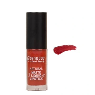 Abbildung von benecos Biokosmetik Matte Liquid Lipstick hochpigmentiert mit Carnaubawachs talkfrei vegan trust in rust