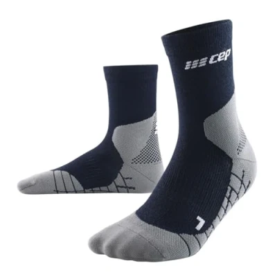 Abbildung von CEP HIKING LIGHT MERINO MID CUT SOCKS REDESIGN für Herren Bessere Stabilität dank Wandersocken mit Kompression Trekkingsocken leichte Beine in blau Größe III M
