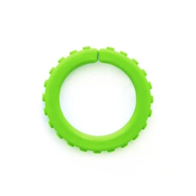 Abbildung von ARK Kauarmband Junior texturiert in verschiedenen Stärken für Kinder Innnen Durchmesser ca. 4,45 cm zum Kauen statt Kleidung oder Hände, gegen Nervösität, Autismus fest grün