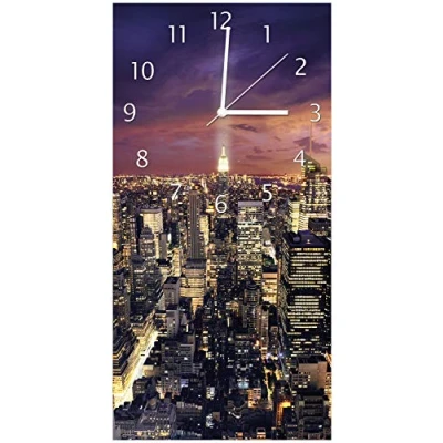Abbildung von Wallario Design Wanduhr, Acrylglasuhr Größe 30 x 60 cm, weiße Zeiger, Motiv New York bei Nacht Panoramablick über die Stadt