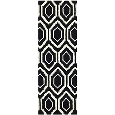 Abbildung von SAFAVIEH Zeitgenössische Teppich für Wohnzimmer, Esszimmer, Schlafzimmer Chatham Collection, Kurzer Flor, Schwarz und Elfenbein, 69 X 213 cm