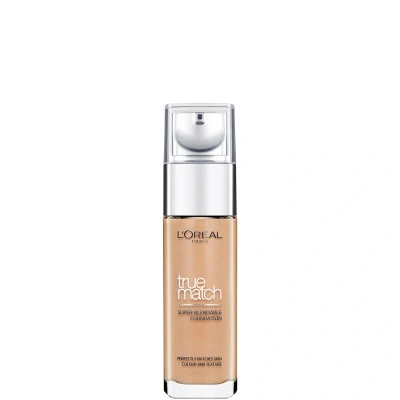 Abbildung von L&#039;Oréal Paris Foundation Perfect Match, deckendes Make Up perfekte Verschmelzung mit dem Hautton &amp; 24h Feuchtigkeit