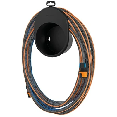 Abbildung von Fiskars Wasserschlauch Set, Mit 2 Schlauchanschlüssen und Wandhalterung, Universalgröße, Verwindungssteifigkeit Stufe 4 (von 5), 15 m, Ø 1,3 cm (1/2&#039;&#039;), 2,05 kg, Schwarz/Orange/Blau, 1027678