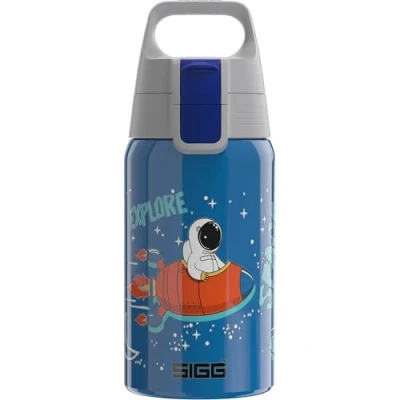 Abbildung von SIGG Shield One Kinder Trinkflasche (0.5 L), Edelstahl Kinderflasche mit auslaufsicherem Deckel, einhändig bedienbare Wasserflasche. Nachweis für kohlensäurehaltige Getränke