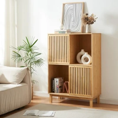 Abbildung von [en.casa] Bambus Bücherregal Ypäjä Standregal 4 Ablagefächer 120 x 84 39 cm Mehrzweckregal mit 2 dekorativen Schiebetüren für Wohnzimmer Büro