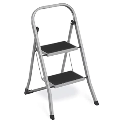 Abbildung von SONGMICS Trittleiter, Leiter mit 2 Stufen, Klapptritt, Klappsicherung, einfach zu verstauen, bis 150 kg belastbar, Taubengrau GSL012G01