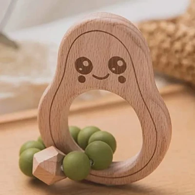 Abbildung von Avocado Beißring für Baby Natur Holz grün Kauspielzeug, Zahnungshilfe Jungen &amp; Mädchen Spielzeug Beissring als Geschenk zur Geburt nachhaltig BPA frei schadstofffrei