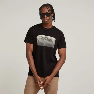 Abbildung von G STAR Stacked OLD Skool LOGO Tshirt print, Herren, Größe: Large, Dk black