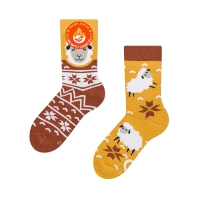 Abbildung von Dedoles Socken Unisex Damen Herren &amp; Kinder Baumwolle viele lustige Designs 1 Paar Geschenk links rechts verschieden, Farbe Orange, Motiv Schaf im Pullover Wärmesocken, Gr. 35 38
