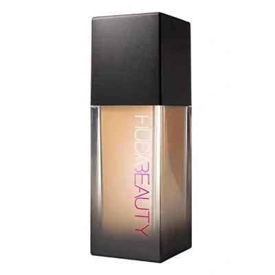 Abbildung von Huda Beauty Matte Foundation #fauxfilter fauxfilter Luminous 100b Milkshake