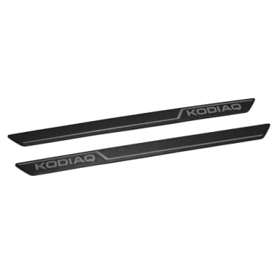 Abbildung von Skoda 57H071303C Einstiegsleisten hinten Türschweller Zierleisten, selbstklebend, mit Kodiaq Schriftzug, schwarz