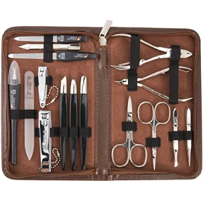 Abbildung von DREI SCHWERTER 16 tlg. Maniküre Pediküre Set &#039;Cinisello&#039; Hochwertiges Nageletui aus Kunstleder zur Hand &amp; Fußpflege. Farbe: Braun Inhalt: Nagelschere, Nagelknipser, Pinzette vieles mehr!