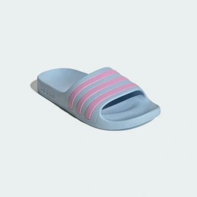Abbildung von adidas Performance Adilette AQUA Unisex Badesandale glow blue bliss lilac für Kinder, Größe: 28,