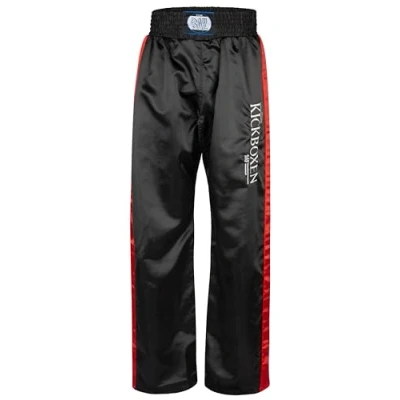 Abbildung von BAY EDEL Stick Kickboxhose, schwarz mit roten Seitenstreifen gestickte Schrift Kickboxen Thaiboxhose lang Hose Kick Boxen Thaiboxen Muay Thai Satinhose rot (XXL)