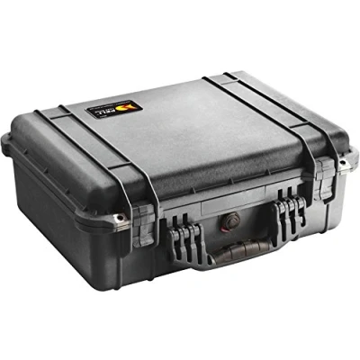 Abbildung von Peli 1520 Robuster Schutzkoffer für Empfindliches Equipment, IP67 Wasserdicht, 24L Volumen, Mit Schaumstoffeinlage (Anpassbar), Schwarz.