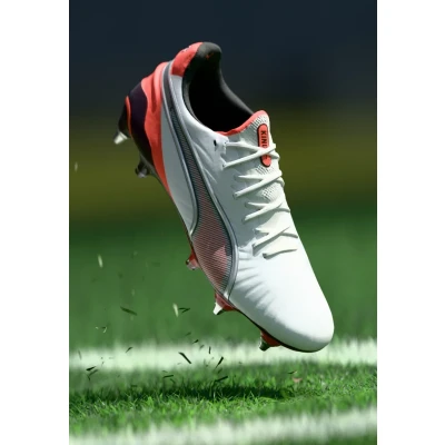 Abbildung von Puma KING ULTIMATE FG/AG Fußballschuhe Unisex White/Silver/Glowing Red Größe: 41