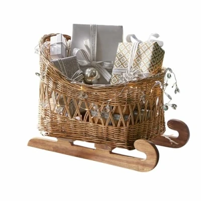 Abbildung von Loberon Deko Schlitten Quileta, Handgeflochten, für Dekoration &amp; Geschenke, Weihnachtliches Dekoobjekt, Weihnachten, Winterdeko, Rattan, Kiefernholz, braun