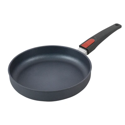 Abbildung von WOLL MADE IN GERMANY Bratpfanne Gusspfanne Diamond Lite 24 cm, 5 cm hoch, Aluminium (1 tlg), Flachpfanne, abnehmbarer Stiel, Induktionsgeeignet