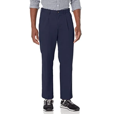 Abbildung von Amazon Essentials Herren Knitterfreie Chinohose mit klassischer Passform und Bügelfalte (erhältlich in Big &amp; Tall), Marineblau, 32W / 32L