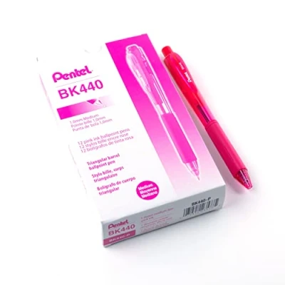 Abbildung von Pentel BK440 P Kugelschreiber mit Druckmechanik und ergonomischer Dreiecksgriffzone, pink