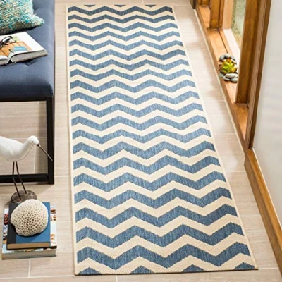 Abbildung von SAFAVIEH Geometrisch Teppich für Wohnzimmer, Esszimmer, Schlafzimmer Courtyard Collection, Kurzer Flor, Blau und Beige, 69 X 244 cm