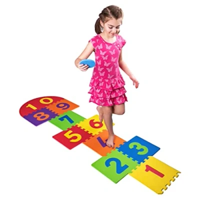 Abbildung von Woodyland Spielmatte 91629 28 teilige Puzzle + mit Hüpfspiel, Zahlen 1 10 (28 St), Beliebtes Kinderspiel
