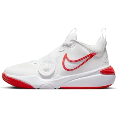 Abbildung von Nike Performance TEAM Hustle D 11 Unisex Basketballschuh für Kinder, Größe: 38.5, Summit white/track red/white Schuhe