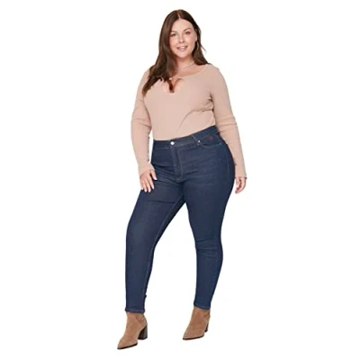 Abbildung von Trendyol Damen Plus Size Jeans, blau, 68 Größen