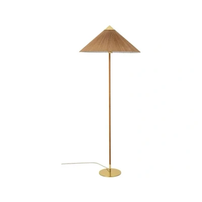 Abbildung von GUBI Stehleuchte 9602, Messing/Rattan, Bambus Schirm